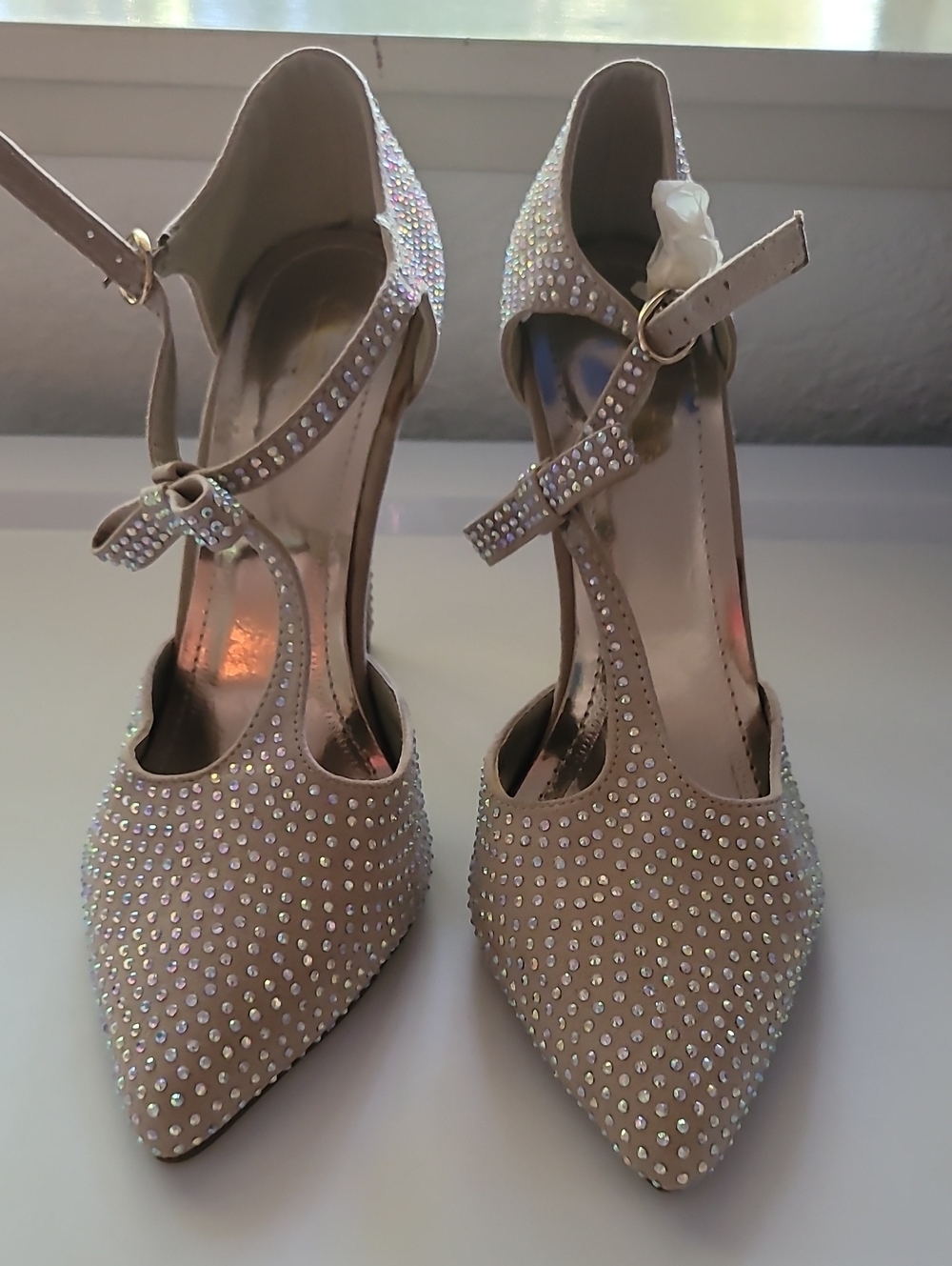 Crystal-Embellished Pointed T-Strap Heels in Nude Size 8.5 Eu39 New